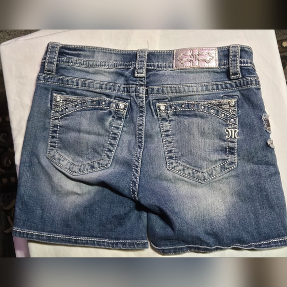 Distressed Miss Me Short Sz 28 - Picture 6 of 9